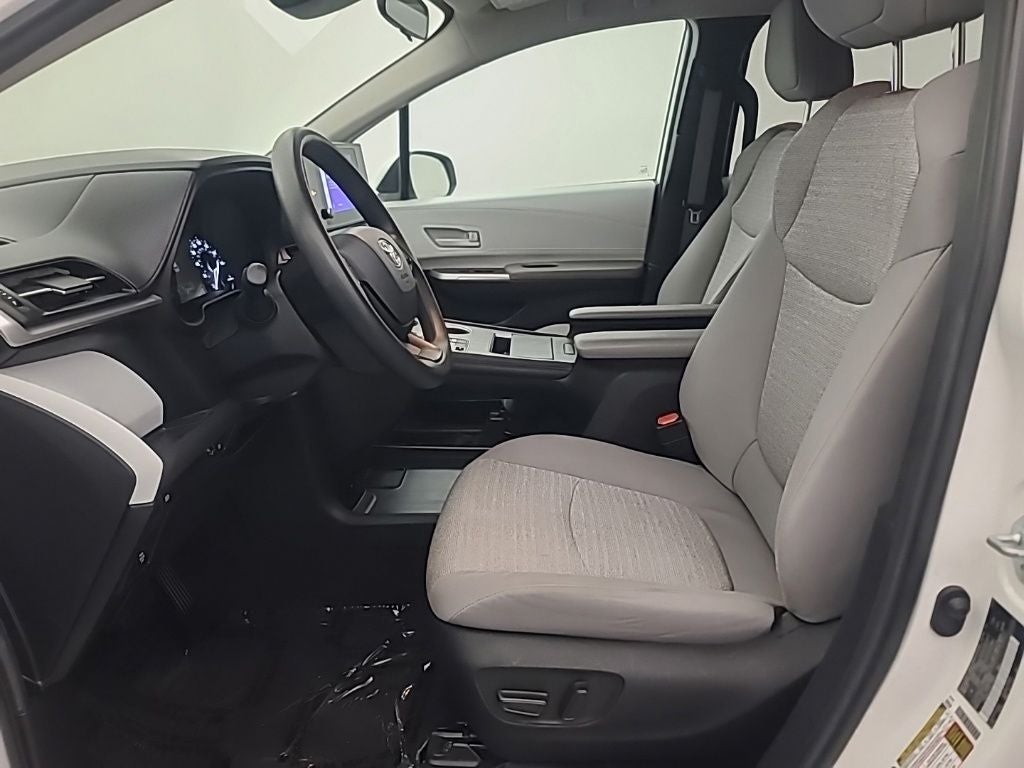 2025 Toyota Sienna LE 8 Passenger