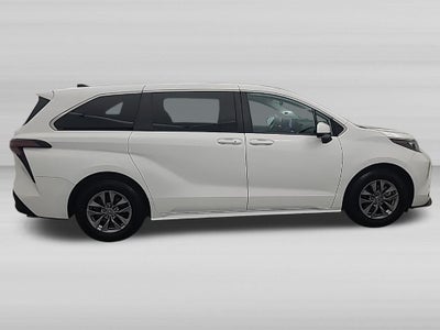 2025 Toyota Sienna LE 8 Passenger