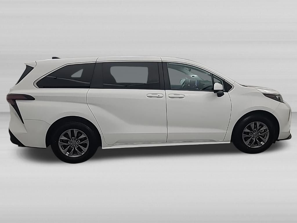 2025 Toyota Sienna LE 8 Passenger