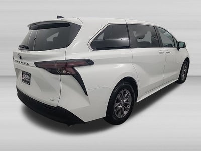 2025 Toyota Sienna LE 8 Passenger