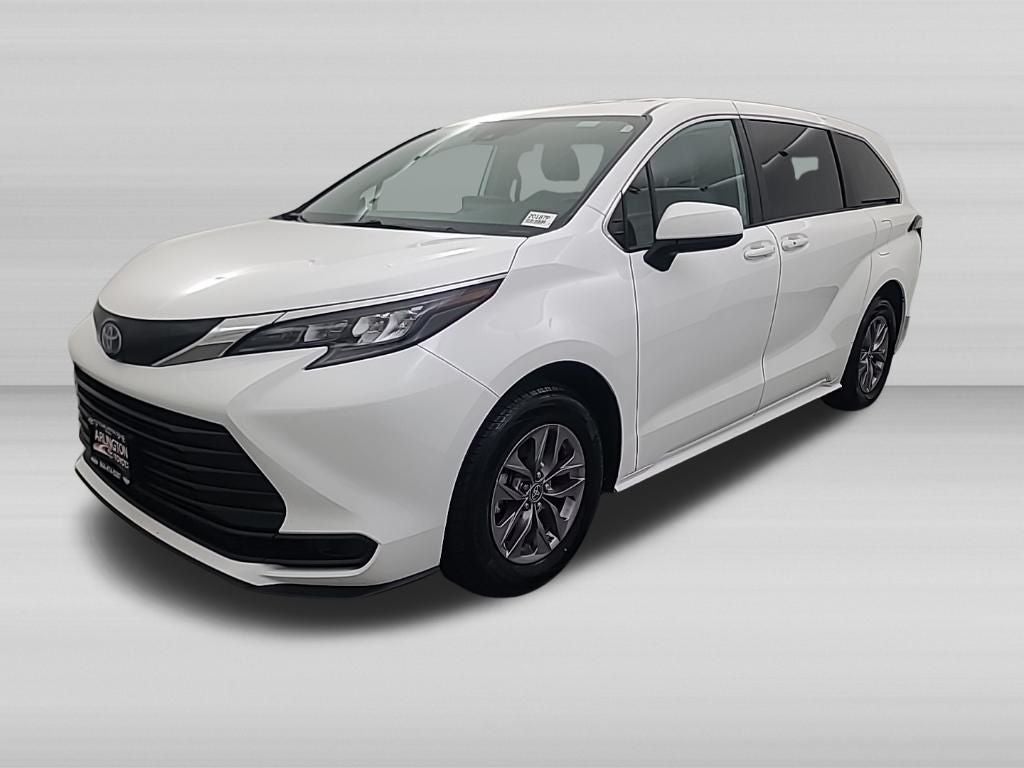 2025 Toyota Sienna LE 8 Passenger