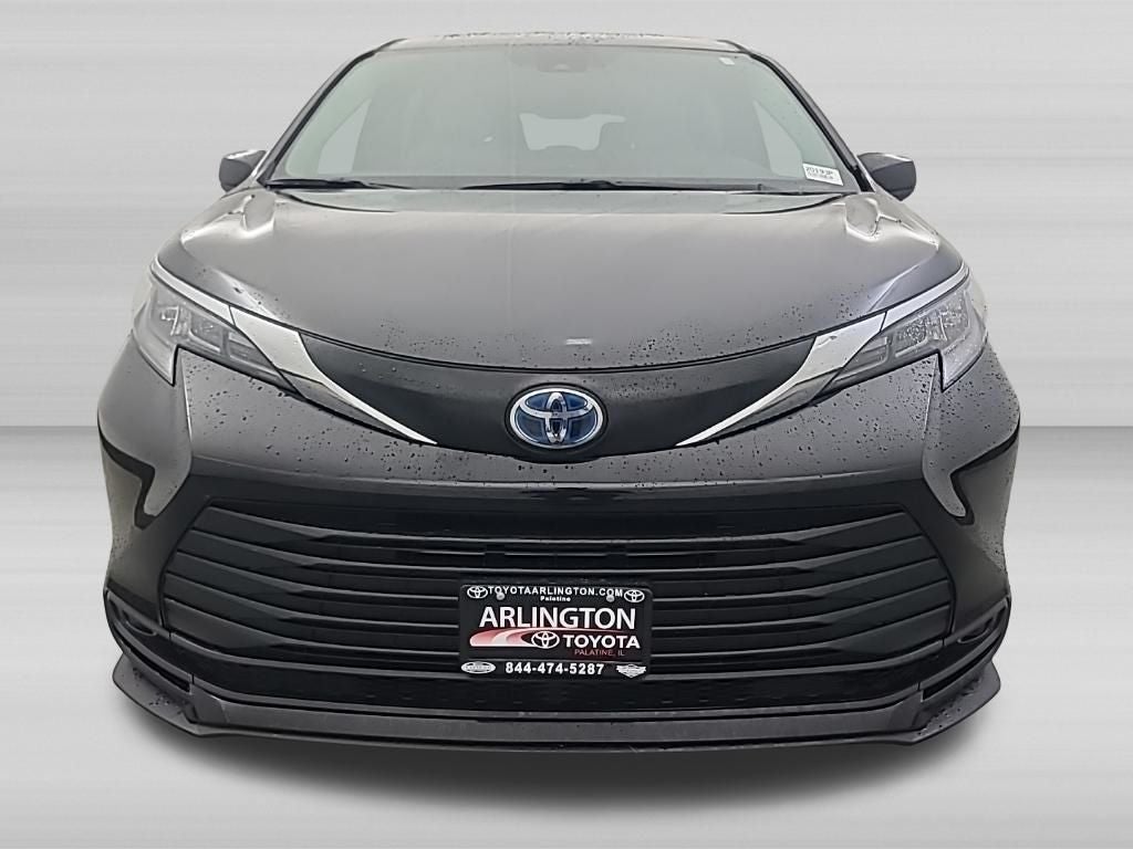 2025 Toyota Sienna LE 8 Passenger