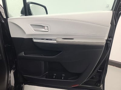 2025 Toyota Sienna LE 8 Passenger