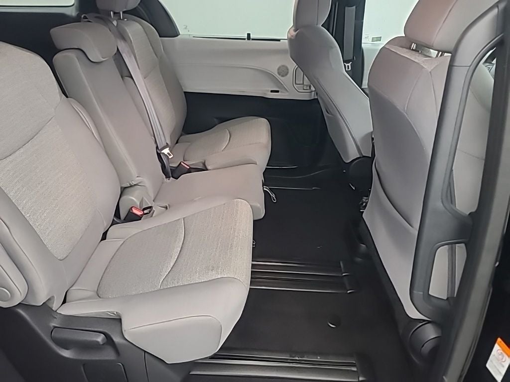 2025 Toyota Sienna LE 8 Passenger