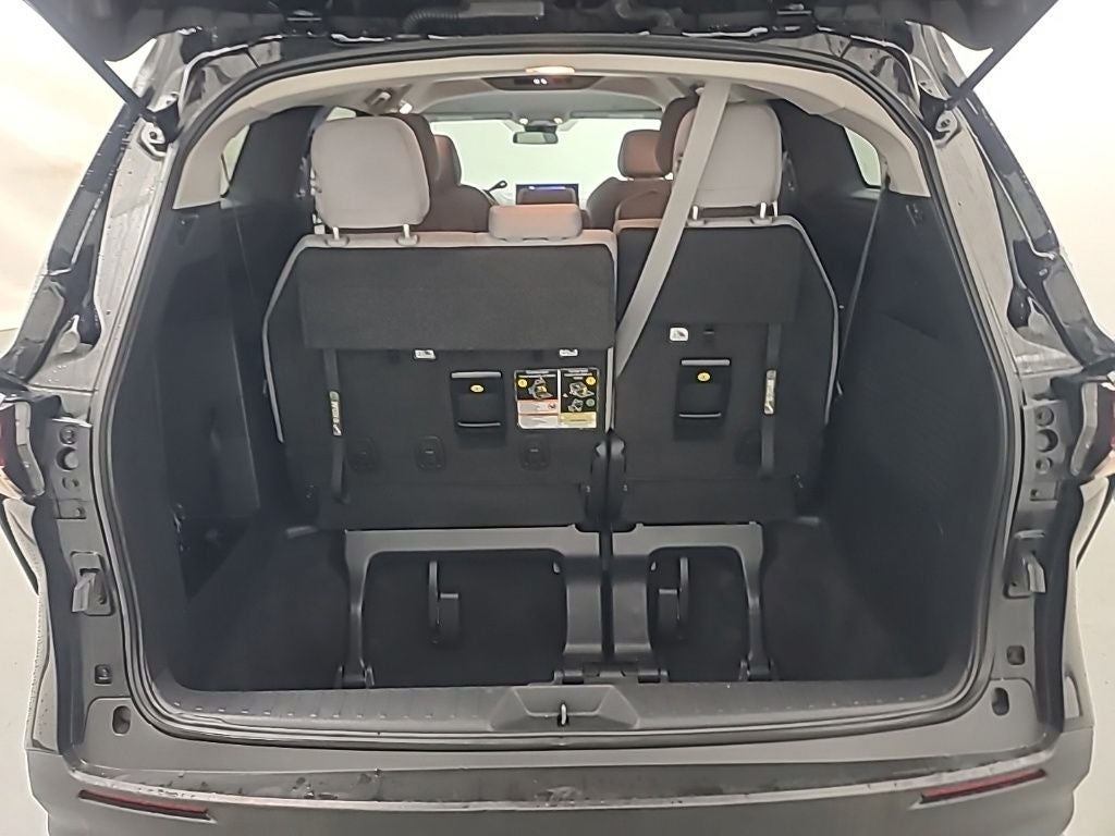2025 Toyota Sienna LE 8 Passenger