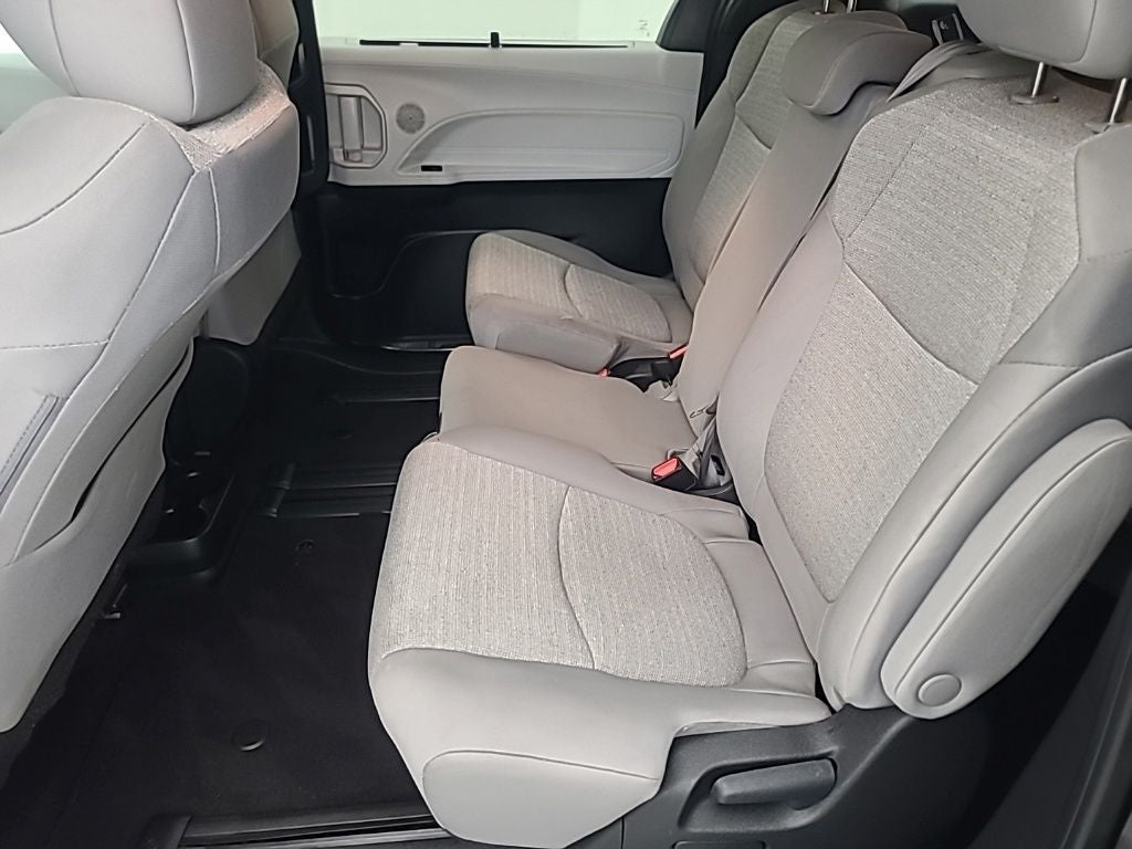 2025 Toyota Sienna LE 8 Passenger
