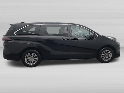2025 Toyota Sienna LE 8 Passenger