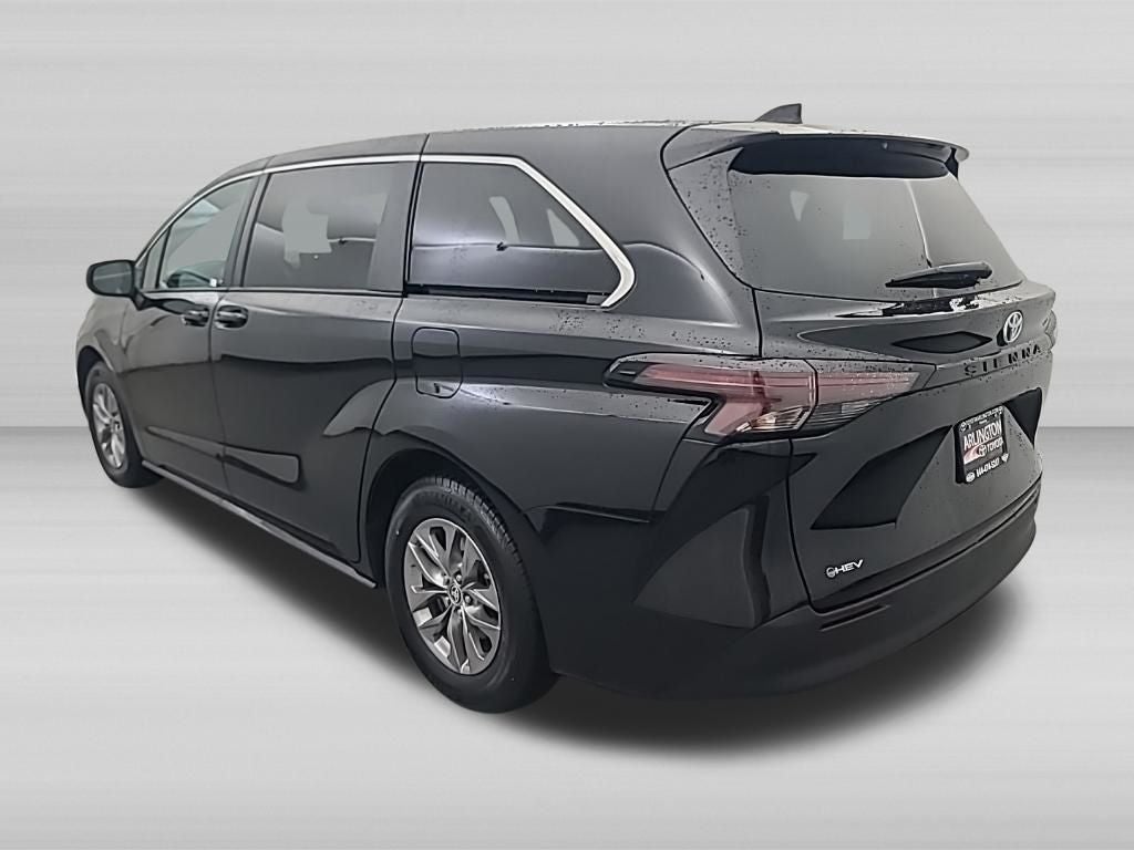 2025 Toyota Sienna LE 8 Passenger