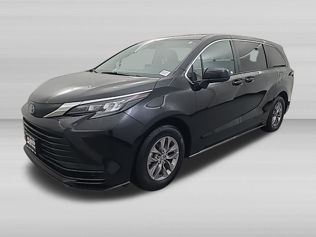 2025 Toyota Sienna LE 8 Passenger