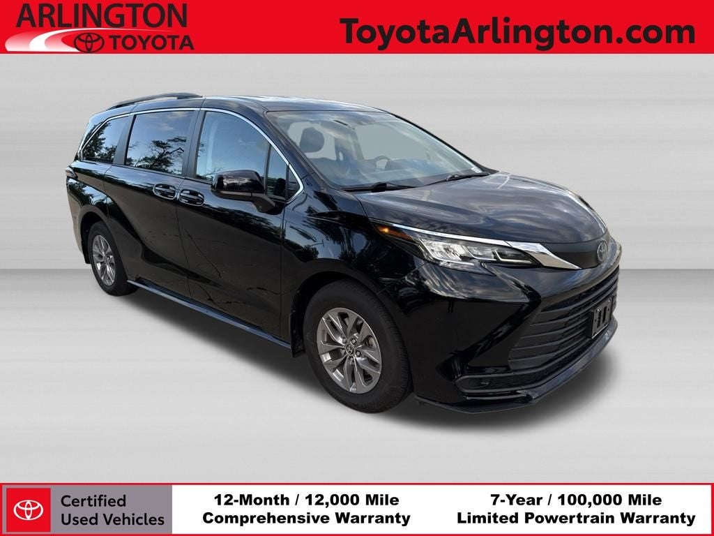 2023 Toyota Sienna LE FWD photo
