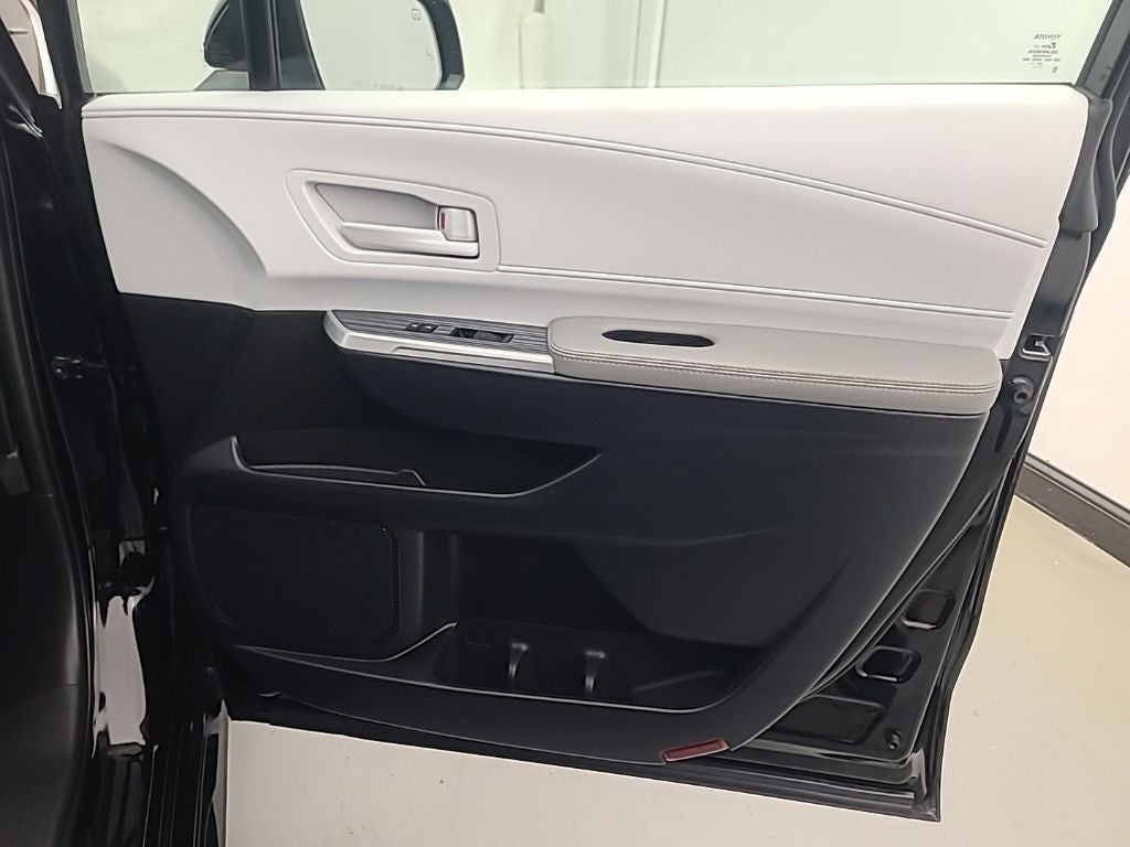 2026 Toyota Sienna LE 8 Passenger