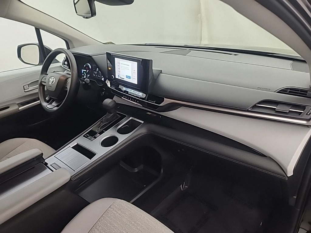2026 Toyota Sienna LE 8 Passenger