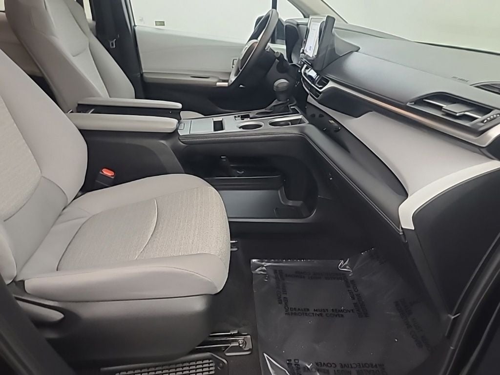 2026 Toyota Sienna LE 8 Passenger
