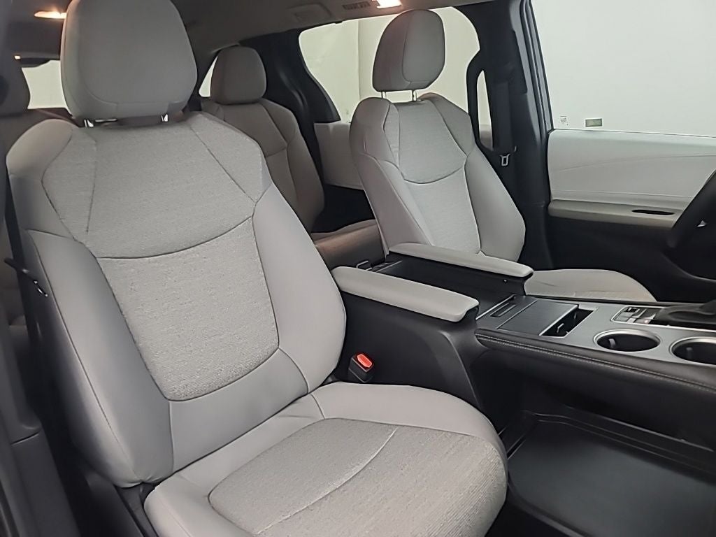 2026 Toyota Sienna LE 8 Passenger