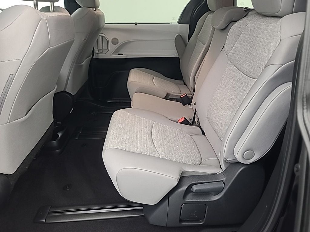 2026 Toyota Sienna LE 8 Passenger
