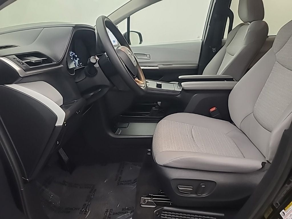 2026 Toyota Sienna LE 8 Passenger