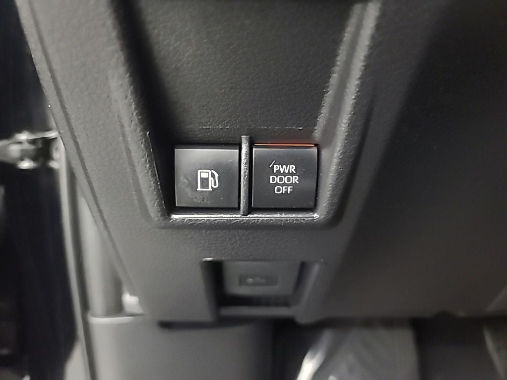 2026 Toyota Sienna LE 8 Passenger