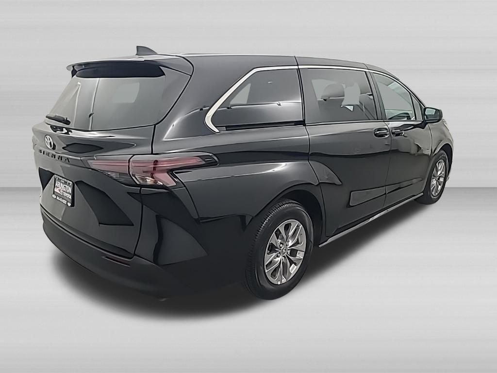 2026 Toyota Sienna LE 8 Passenger