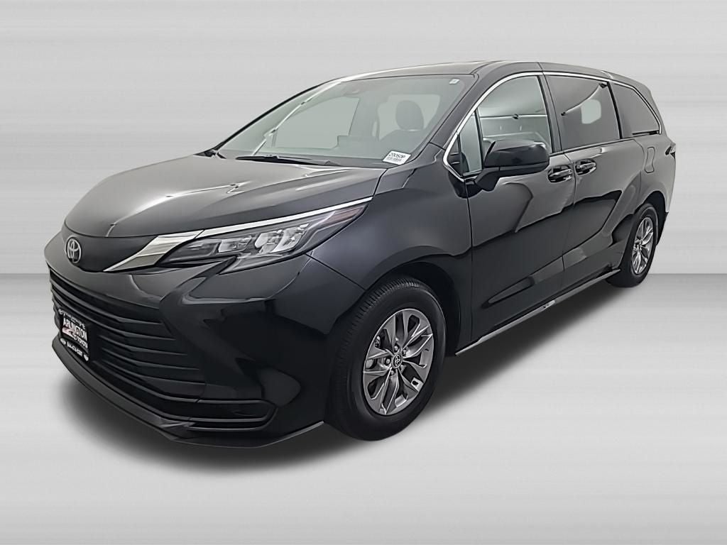 2026 Toyota Sienna LE 8 Passenger