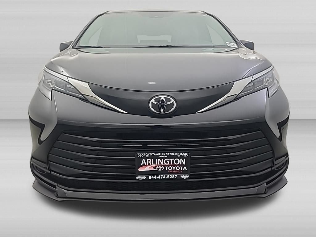 2026 Toyota Sienna LE 8 Passenger