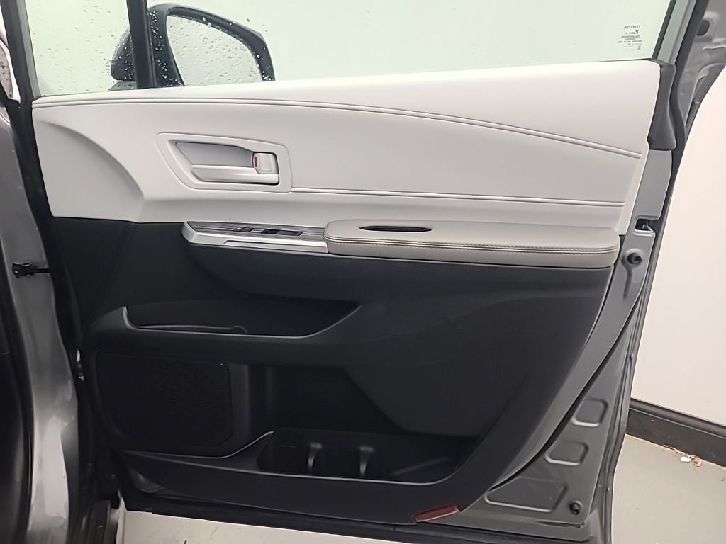 2026 Toyota Sienna LE 8 Passenger