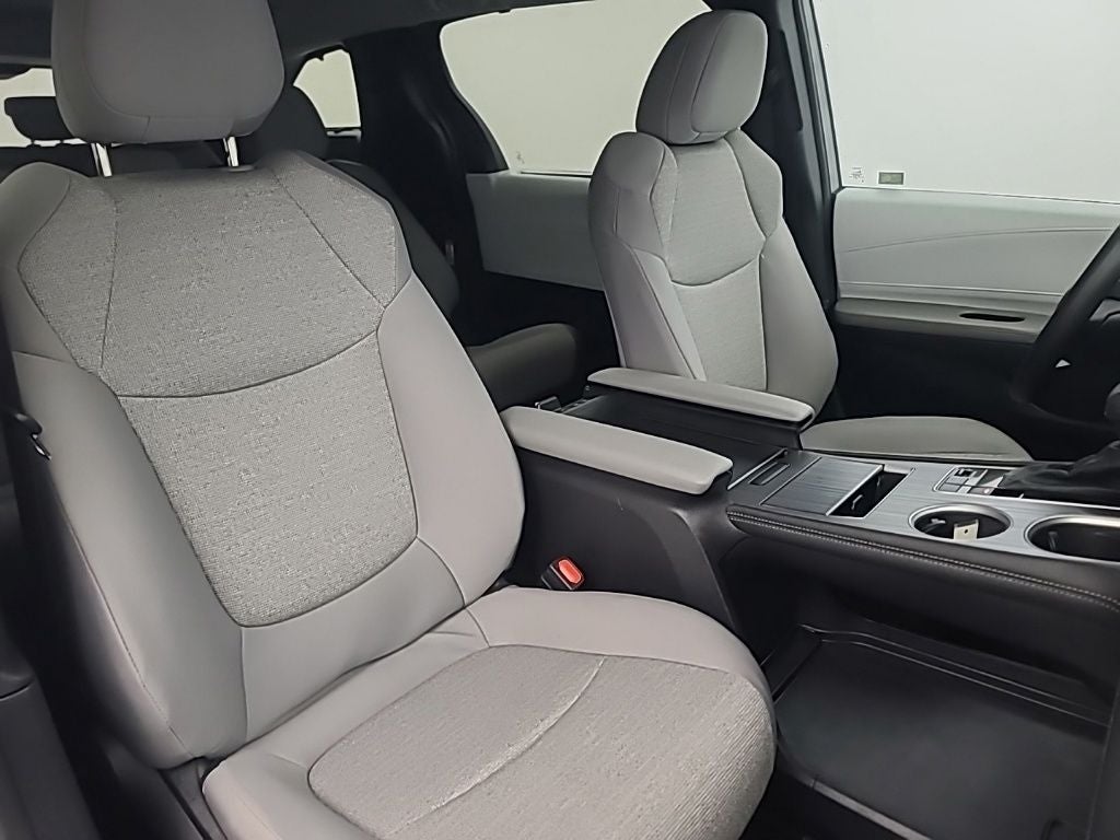 2026 Toyota Sienna LE 8 Passenger