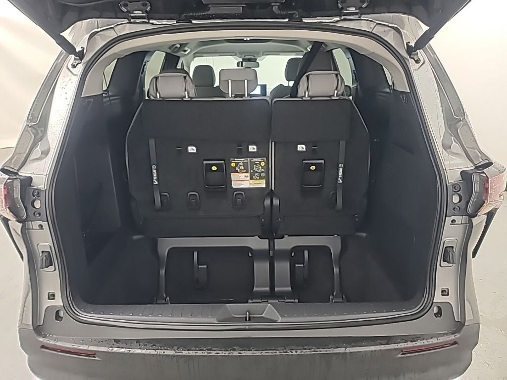 2026 Toyota Sienna LE 8 Passenger