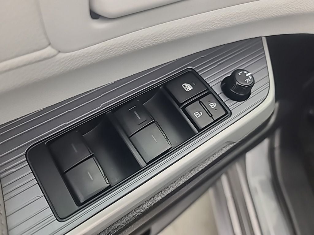 2026 Toyota Sienna LE 8 Passenger