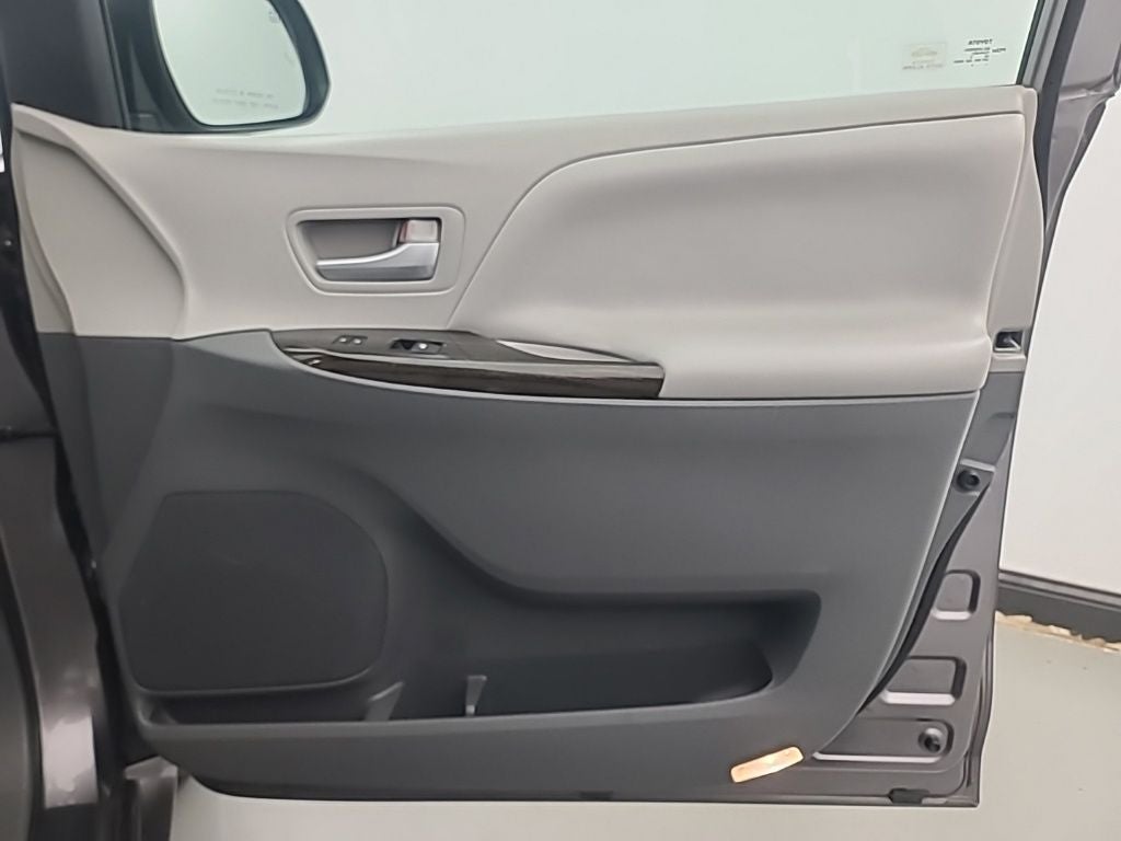 2015 Toyota Sienna L 7 Passenger