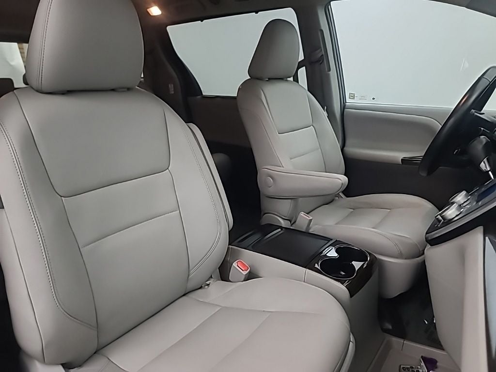 2015 Toyota Sienna L 7 Passenger