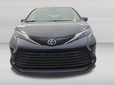 2025 Toyota Sienna XLE 8 Passenger