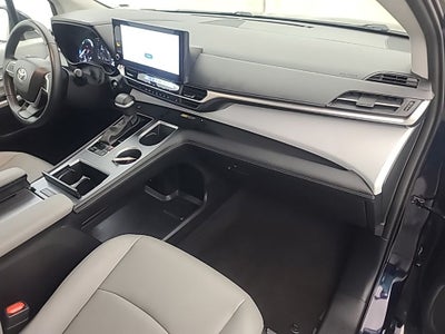 2025 Toyota Sienna XLE 8 Passenger