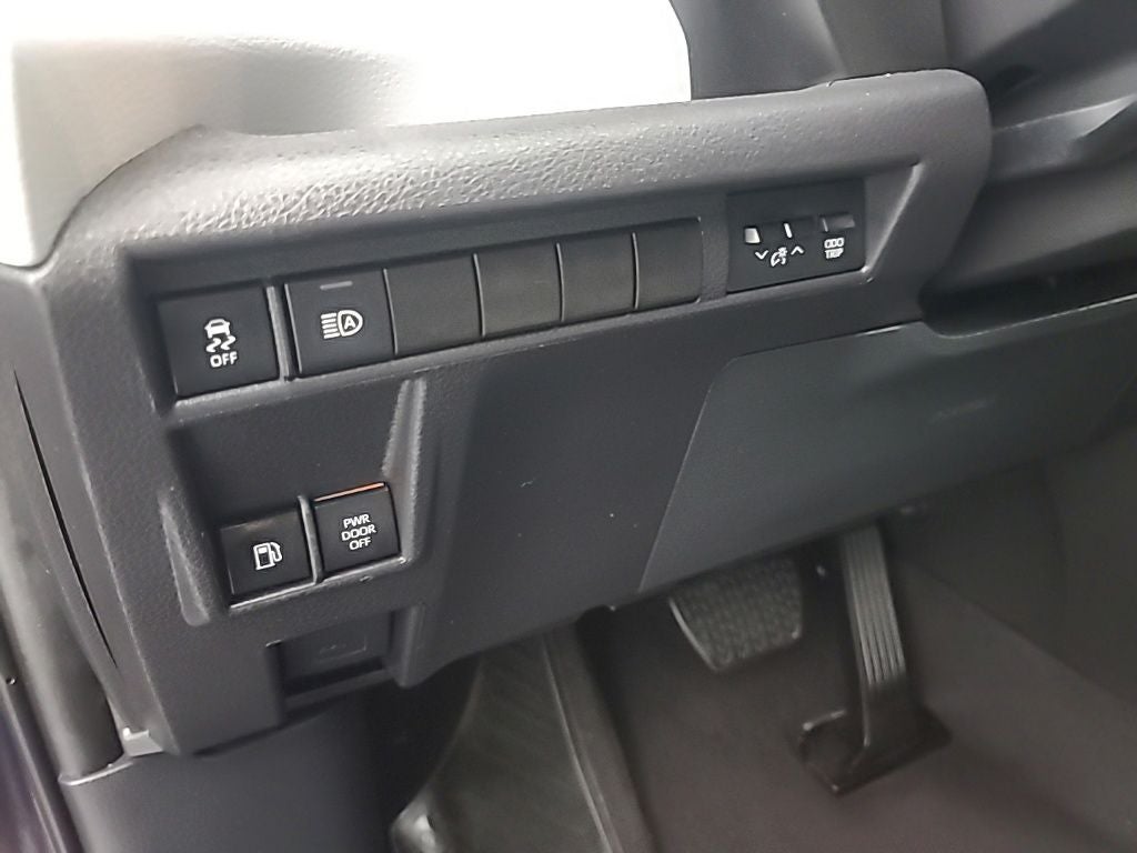 2025 Toyota Sienna XLE 8 Passenger