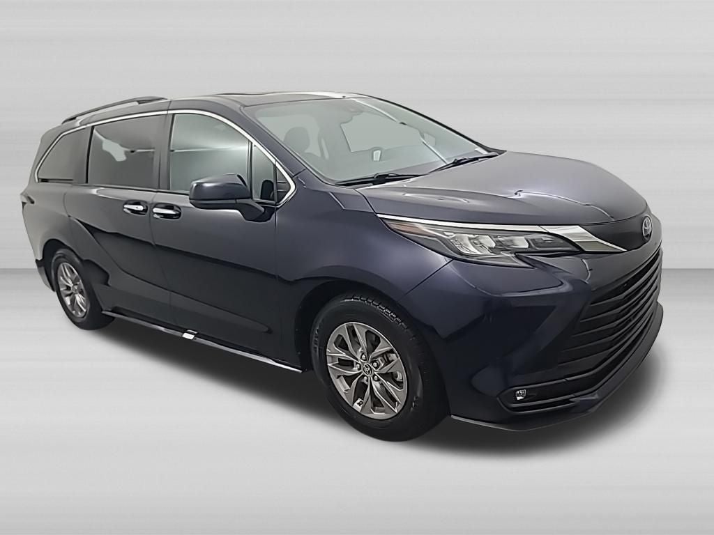 2025 Toyota Sienna XLE 8 Passenger