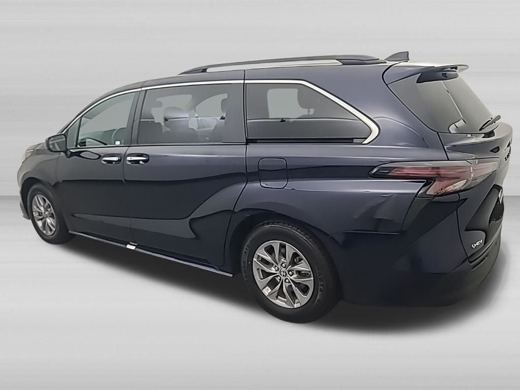 2025 Toyota Sienna XLE 8 Passenger