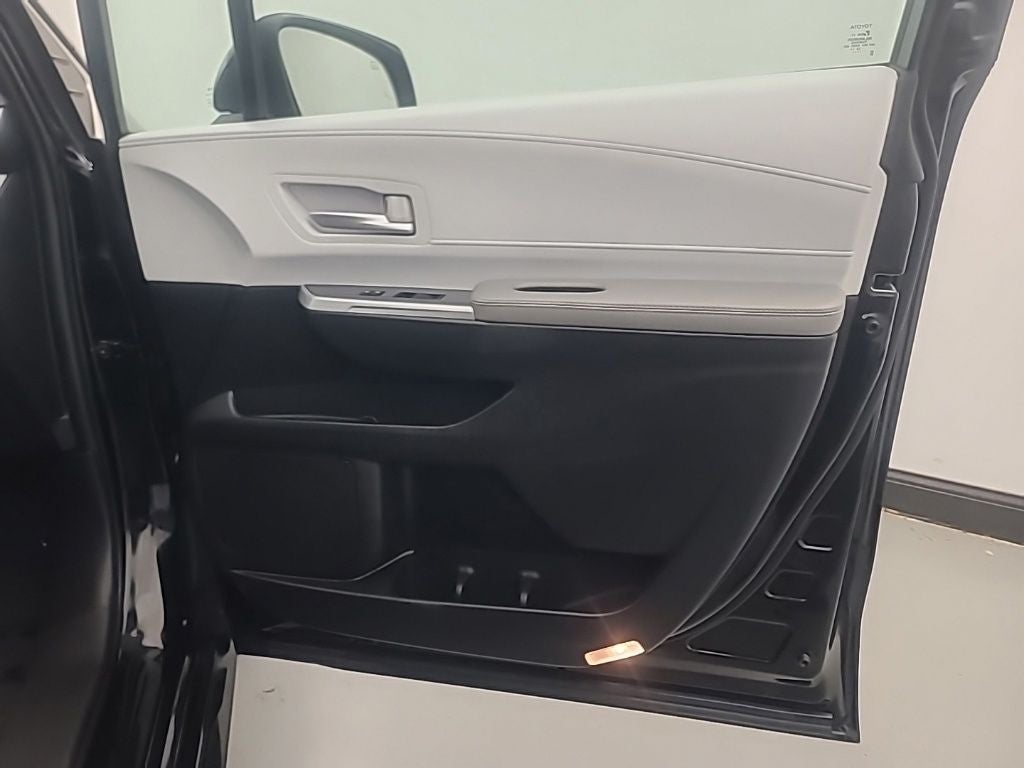2026 Toyota Sienna XLE 8 Passenger