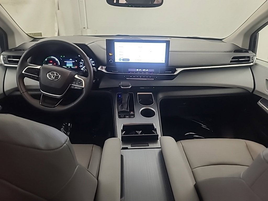 2026 Toyota Sienna XLE 8 Passenger