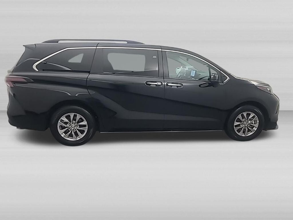 2026 Toyota Sienna XLE 8 Passenger