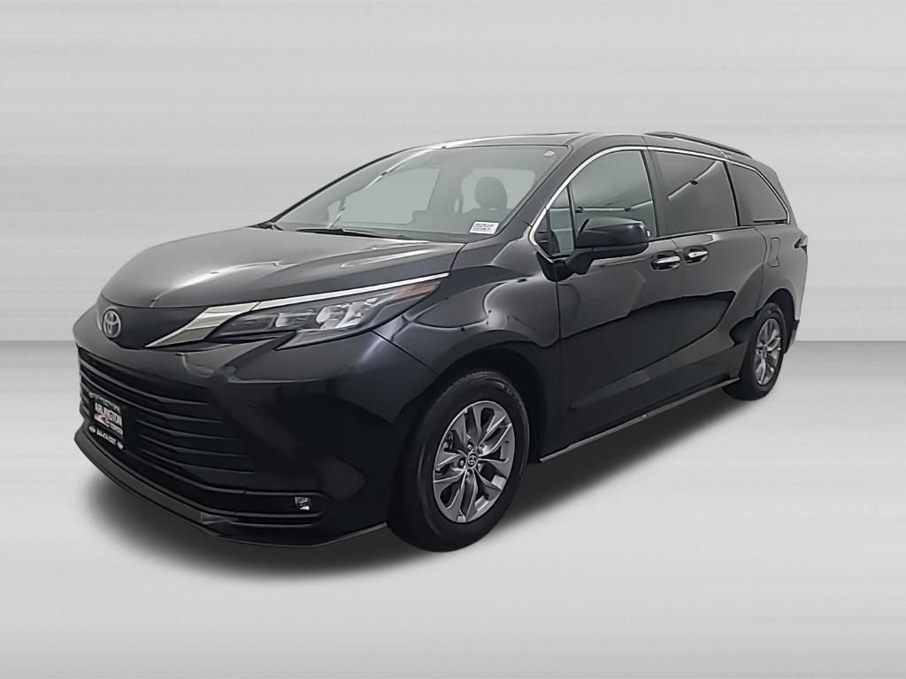 2026 Toyota Sienna XLE 8 Passenger
