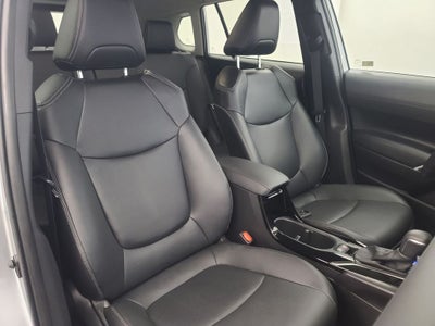 2025 Toyota Corolla Cross XLE