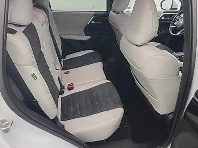 2025 Mitsubishi Outlander SE