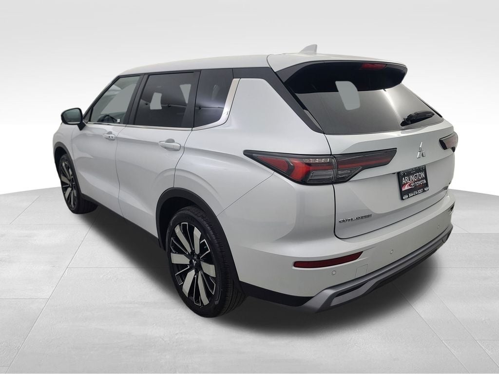 2025 Mitsubishi Outlander SE