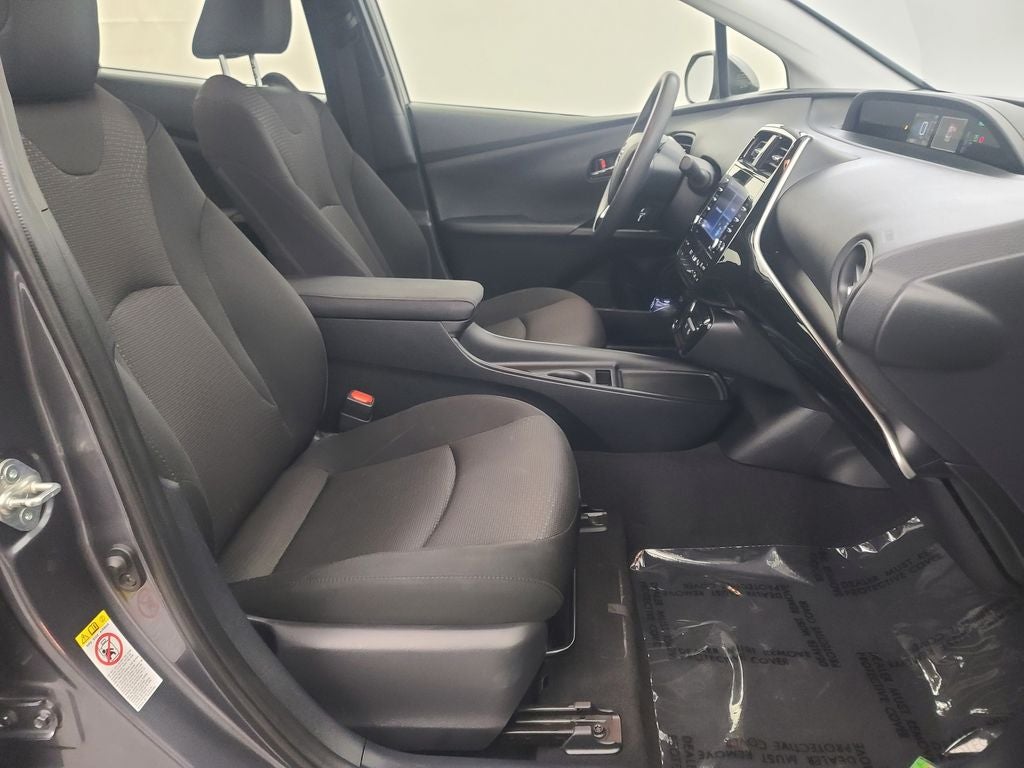 2022 Toyota Prius LE