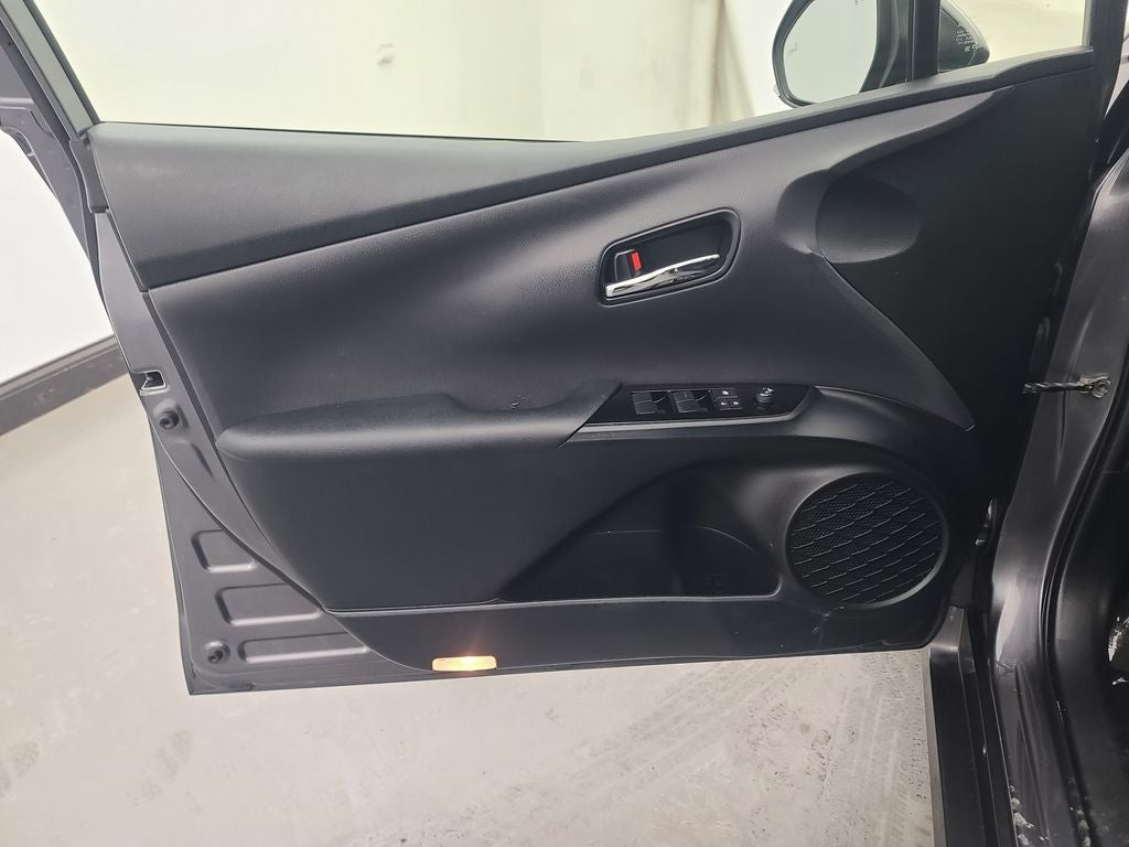 2022 Toyota Prius LE