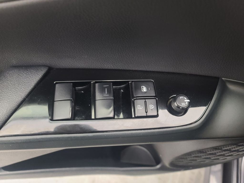 2022 Toyota Prius LE