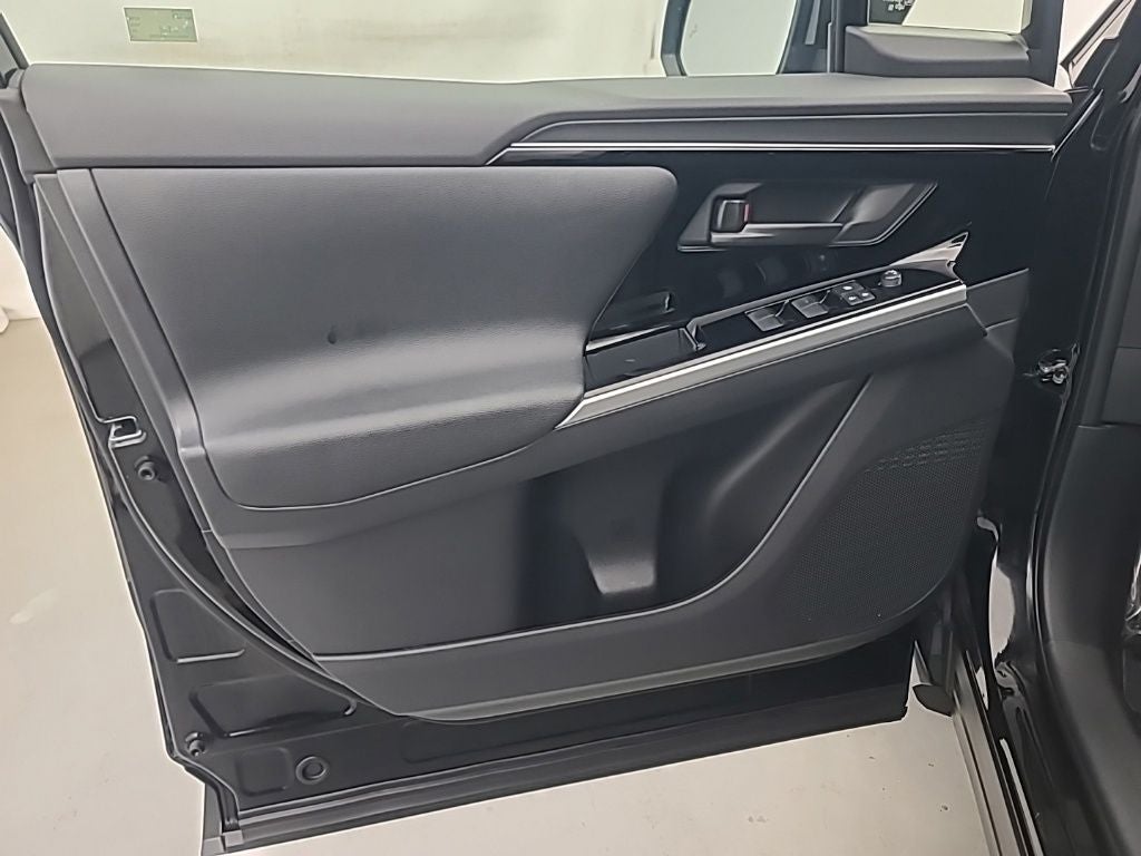 2025 Toyota bZ4X XLE