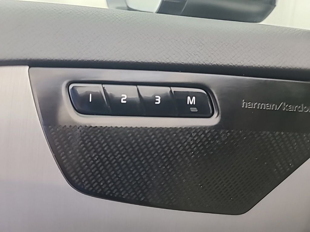 2023 Volvo XC90 B5 Core