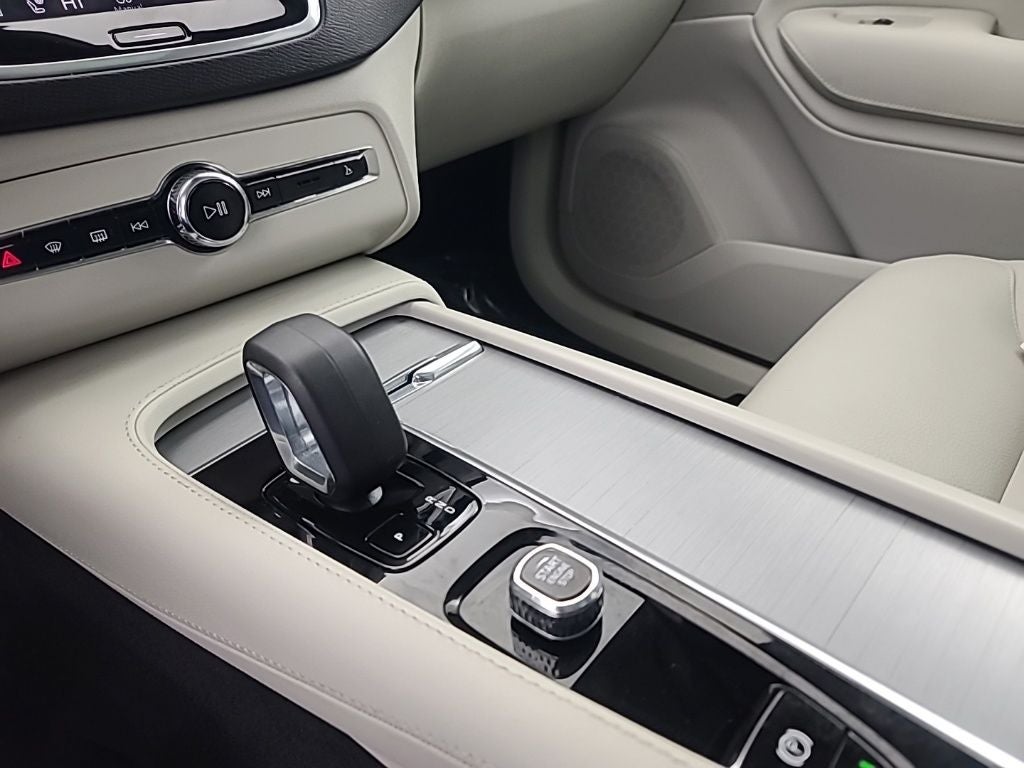 2023 Volvo XC90 B5 Core