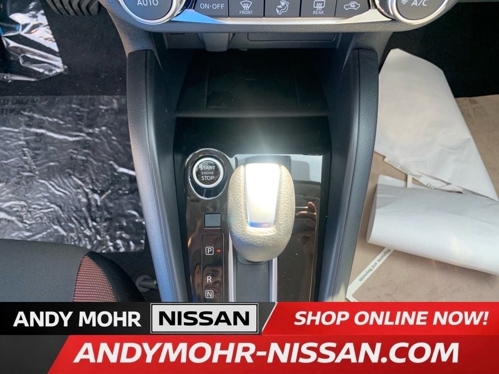 2025 Nissan Versa 1.6 SR