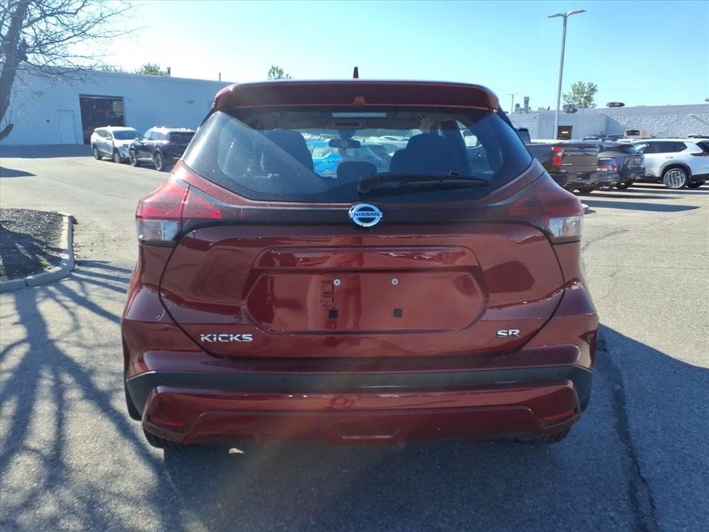 2021 Nissan Kicks SR